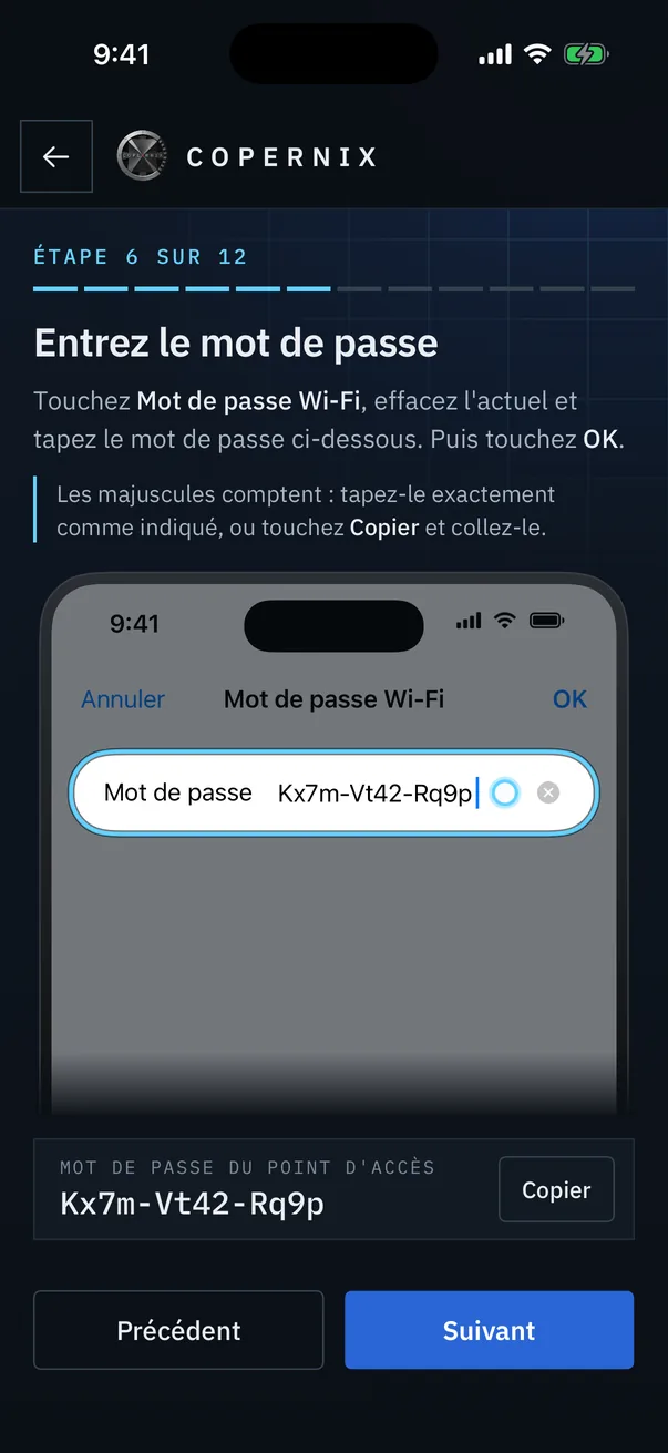 Étape 6 sur 12 du guide du point d’accès : un écran des Réglages de l’iPhone avec le champ du mot de passe Wi-Fi, et le mot de passe requis avec un bouton Copier
